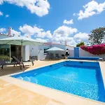펜션 Casa Ana Superbly Renovated With Heated Private 카르보에이루